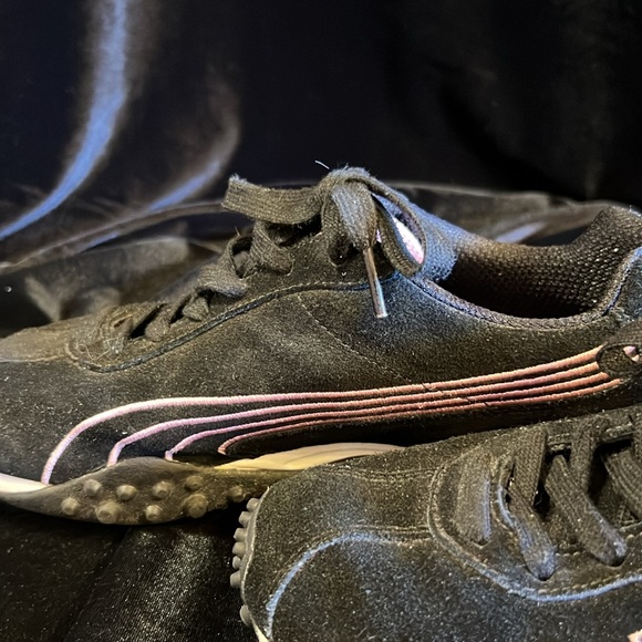 Black Suede Pink Puma Logo Women’s size 9 - Picture 5 of 9